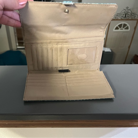 Use Liz Claiborne trifold wallet - Picture 2 of 3